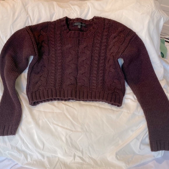 Maroon cropped cable knit sweater - Picture 1 of 2